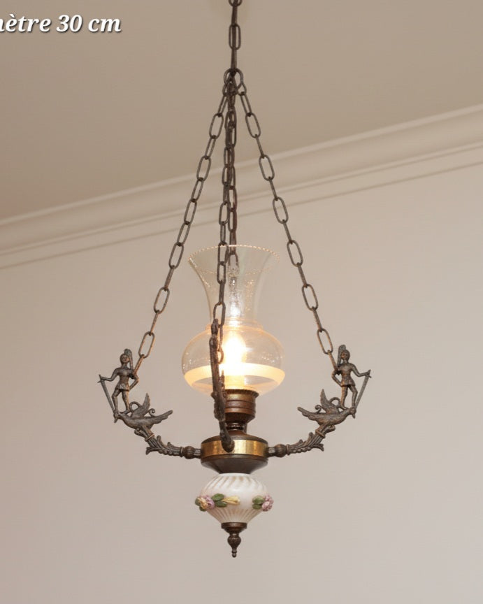 Suspension en bronze à figurines décoratives, diffuseur transparent et ornement floral inférieur, diamètre 30 cm