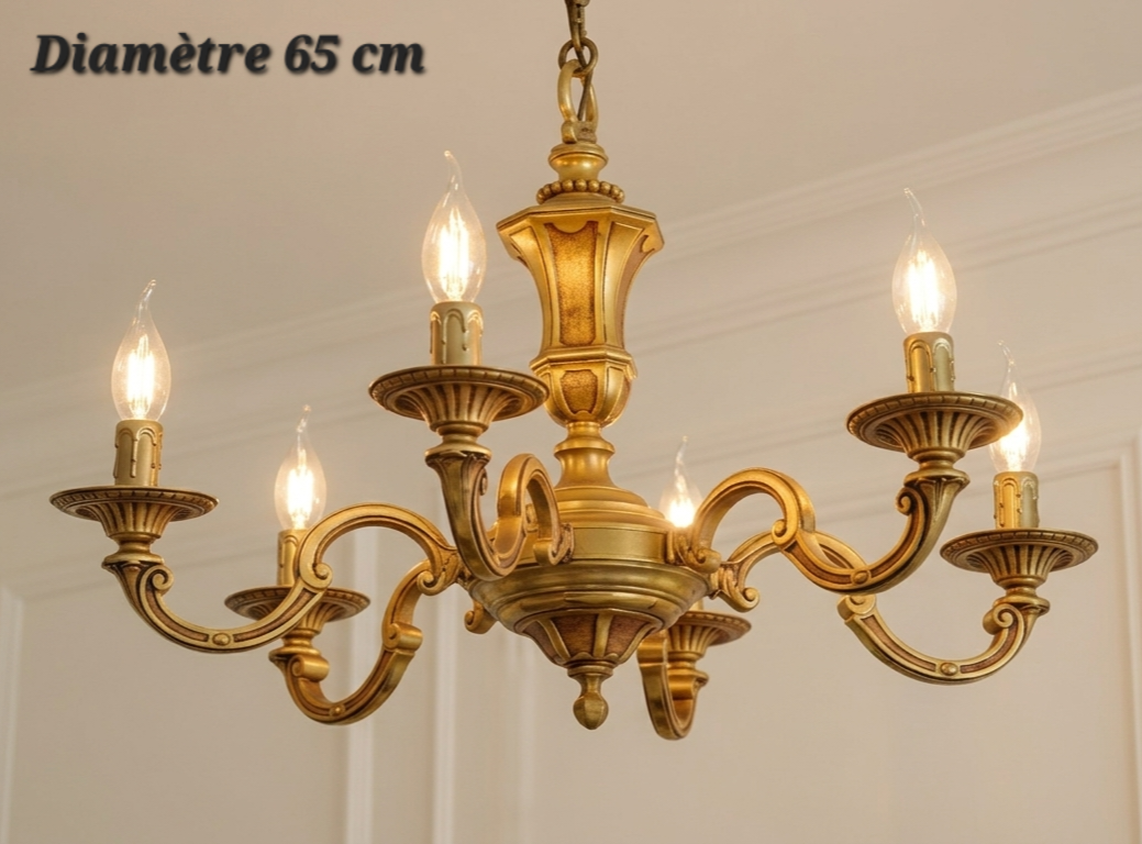 Lustre en bronze massif à 6 lumières, bras à volutes et coupelles cannelées, diamètre 65 cm