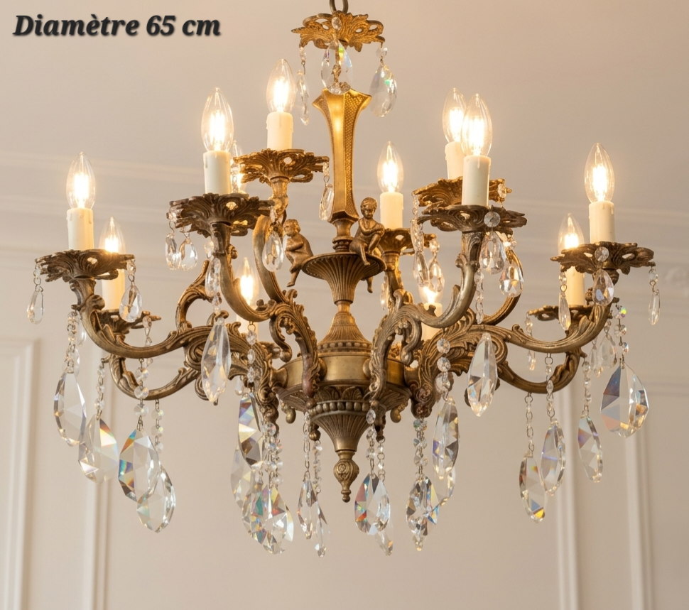 Lustre en bronze à 12 lumières sur deux niveaux, orné de pampilles en cristal, diamètre 65 cm