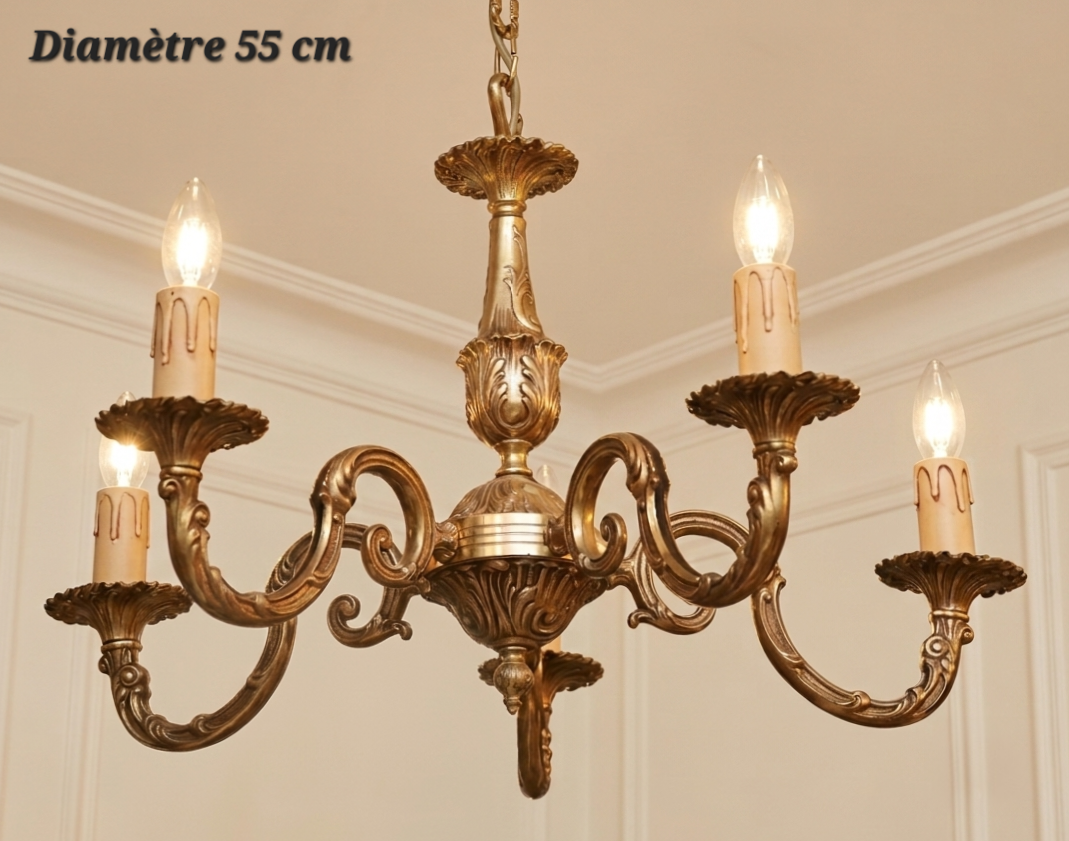 Lustre en bronze à 5 lampes avec bras à volutes, diamètre 55 cm