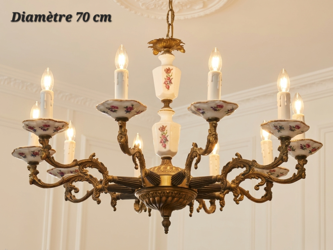 Lustre à 10 lampes en porcelaine à motifs floraux et bronze, diamètre 70 cm