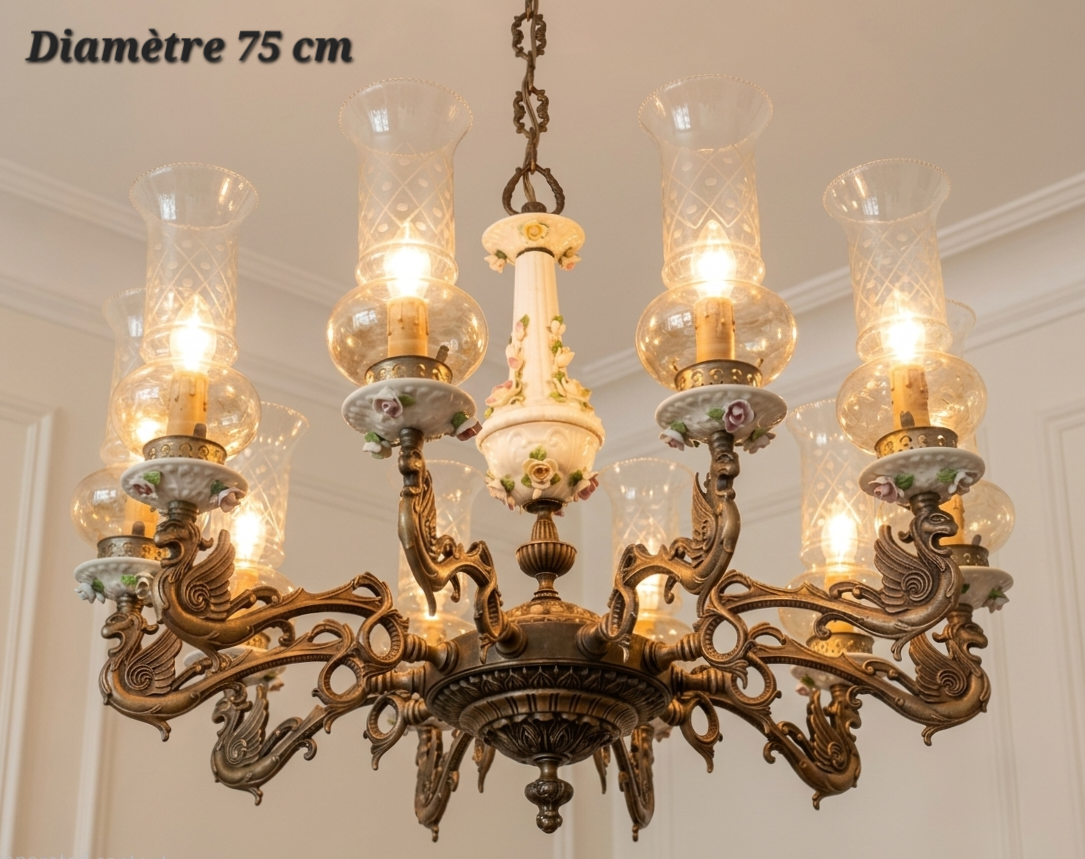Lustre en porcelaine Capodimonte et bronze à 10 lampes – Ø 75 cm