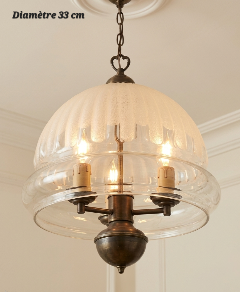 Suspension en bronze avec abat-jour en dôme à motifs dépolis et lumières façon bougies, diamètre 33 cm