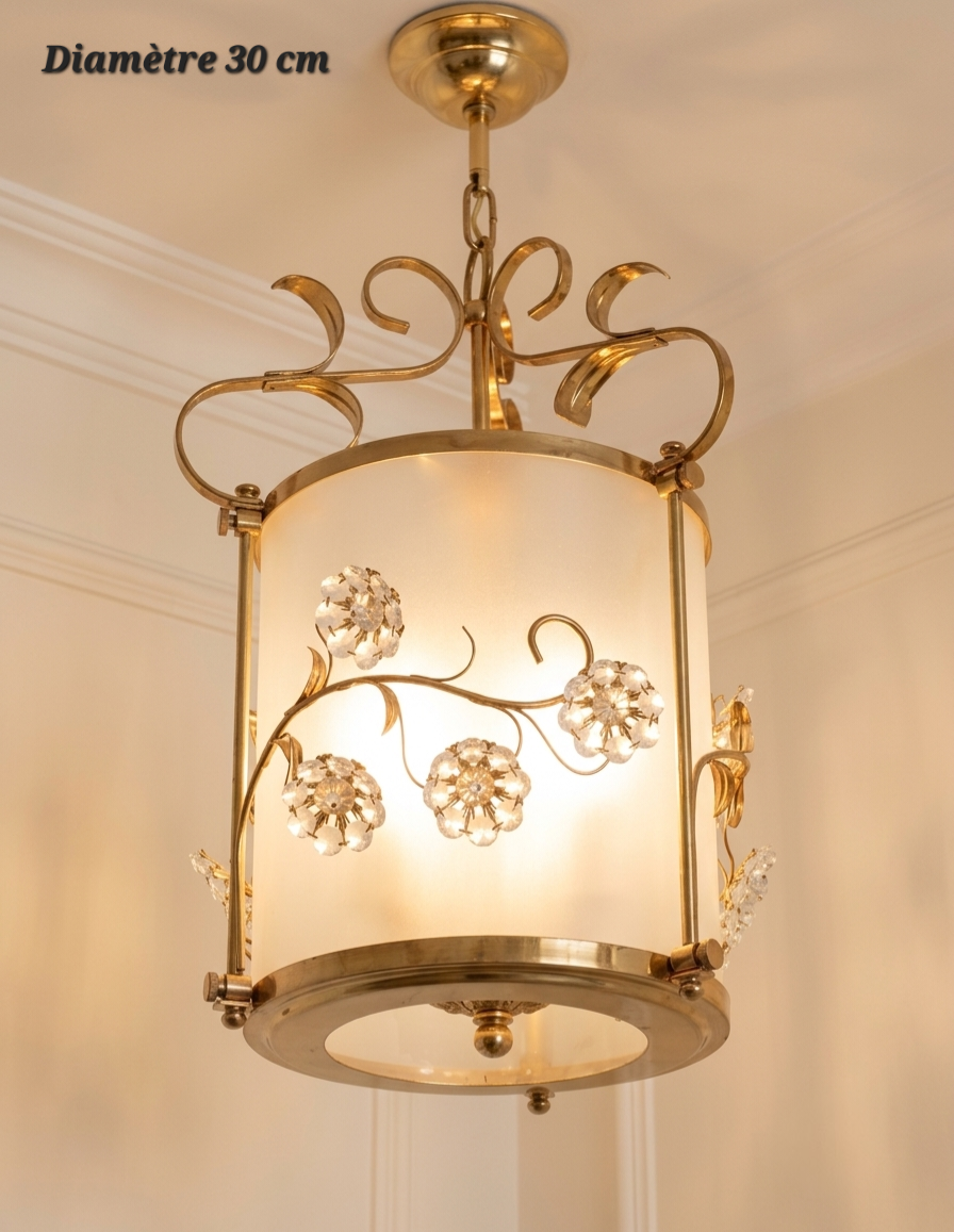 Suspension cylindrique en laiton à décor floral, fleurs transparentes et volutes, diamètre 30 cm