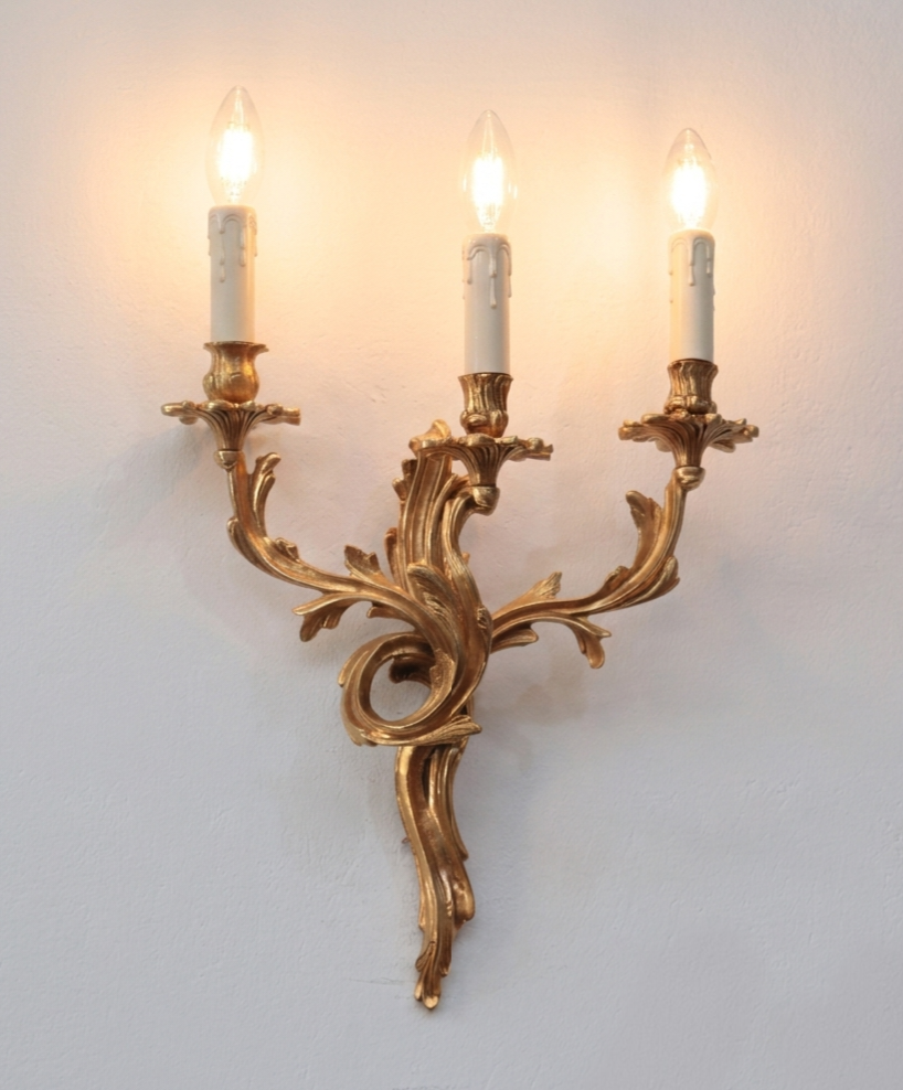 Applique murale bronze à trois bras – Rinceaux Élégants