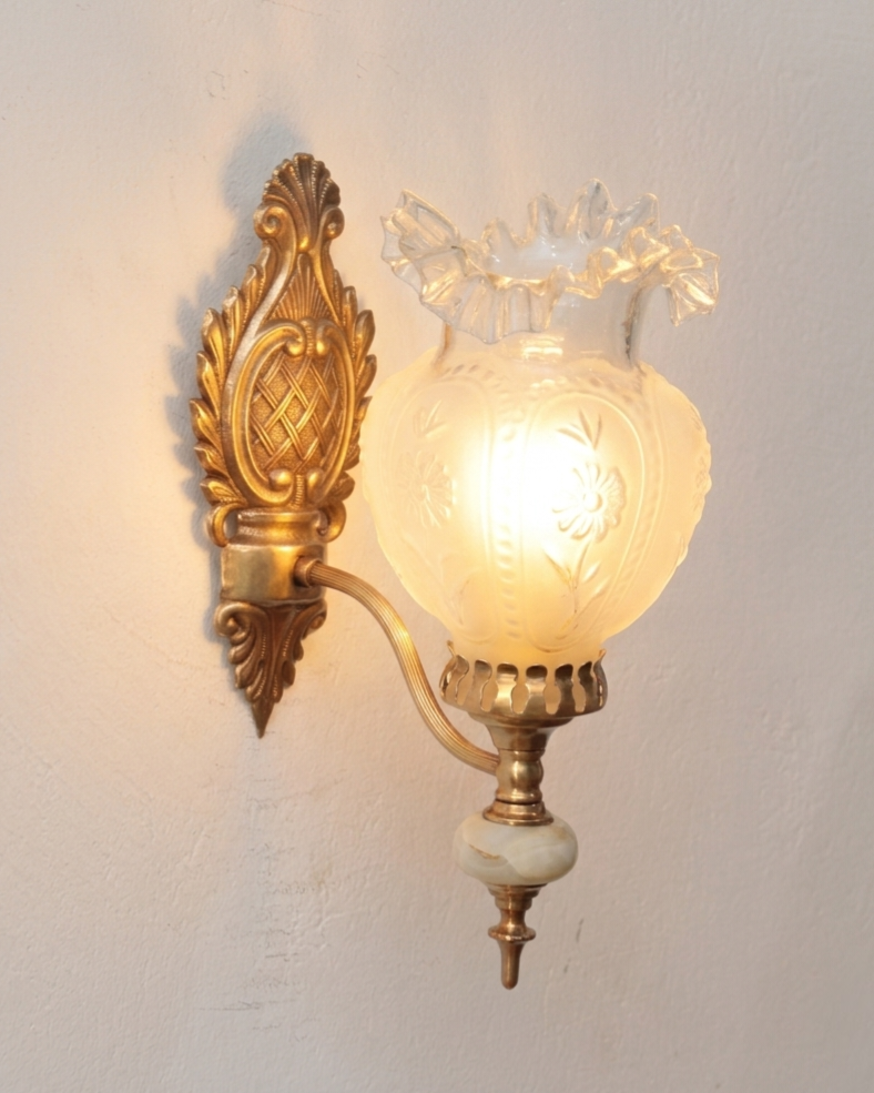 Applique murale dorée à globe floral – Élégance Antique