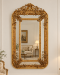 Miroir Fontainebleau avec cadre en bois doré à la feuille, décor floral et couronnement ajouré, 180 × 100 cm