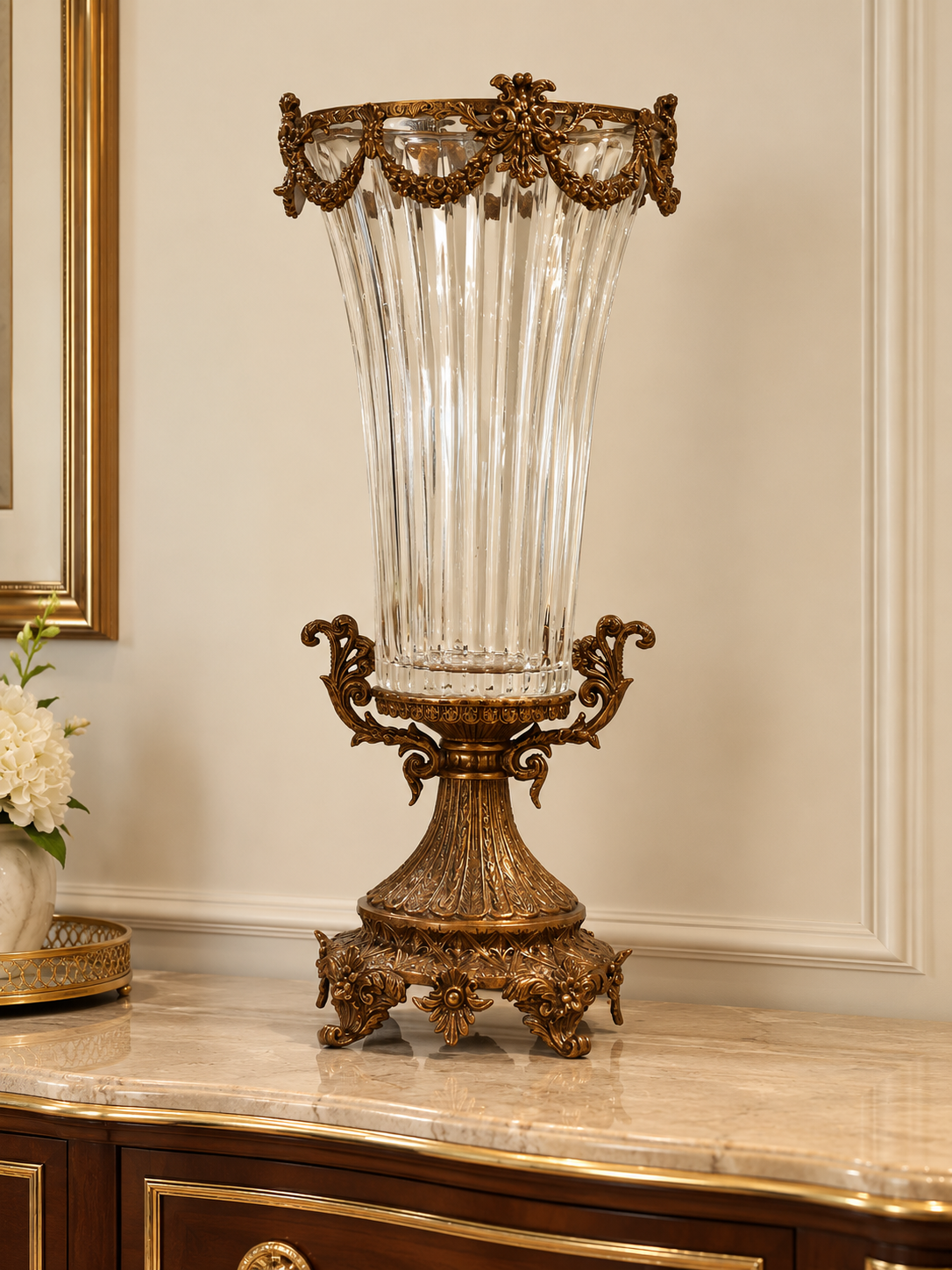 Vase sur pied en cristal et bronze à guirlandes – 41 cm