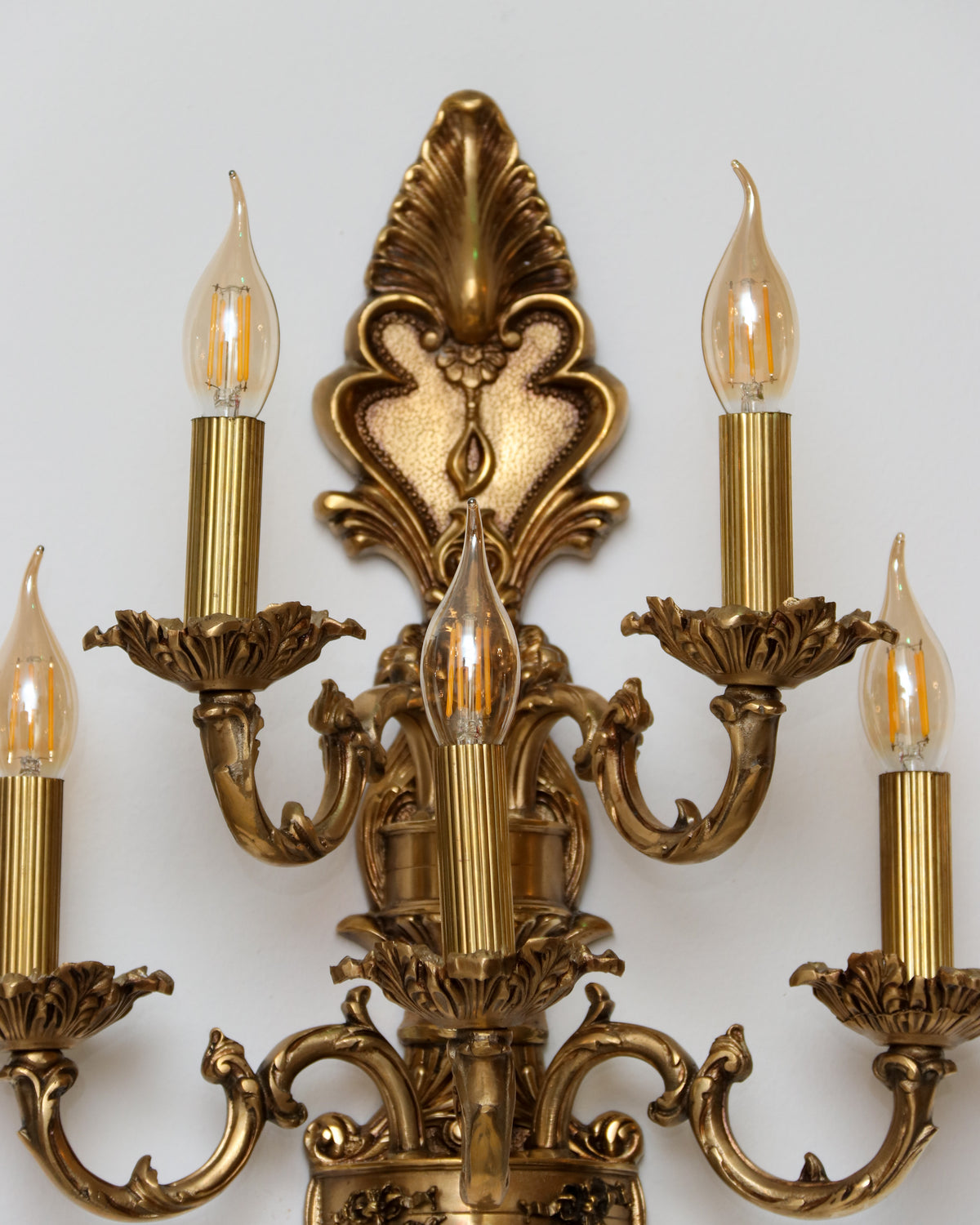 Applique murale en bronze à cinq lumières – Style château
