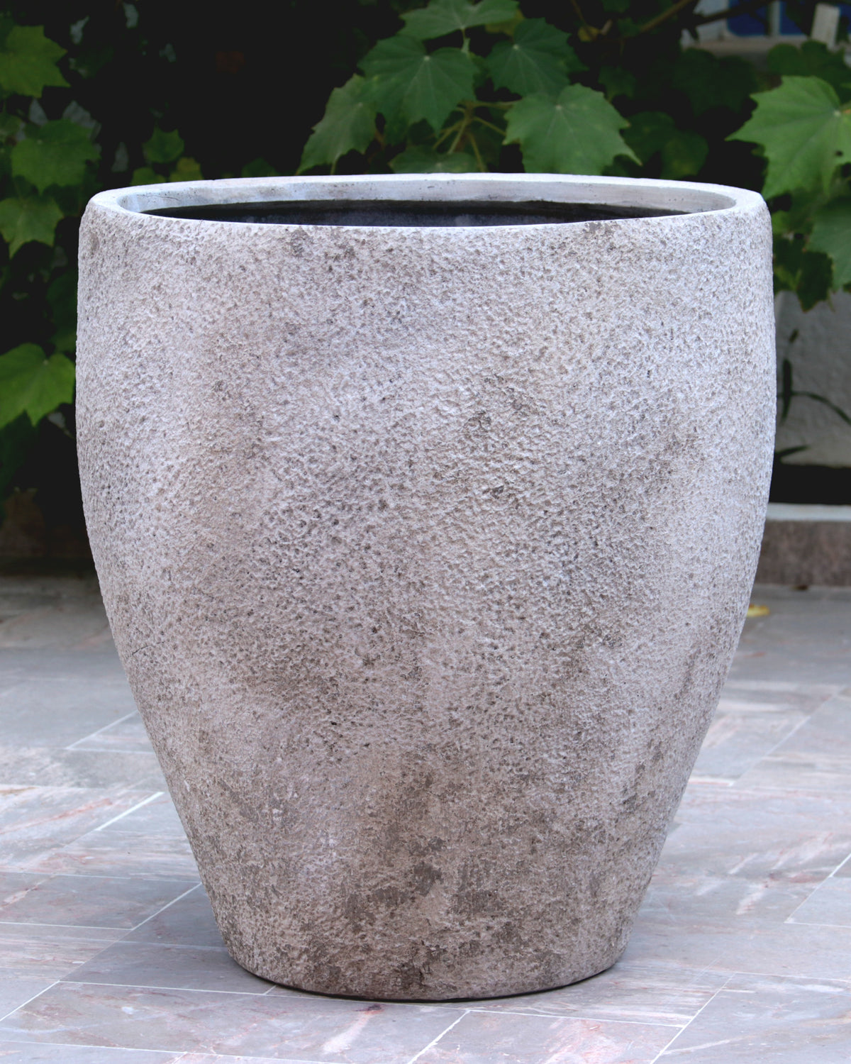 Pot décoratif galbé beige grisé texturé