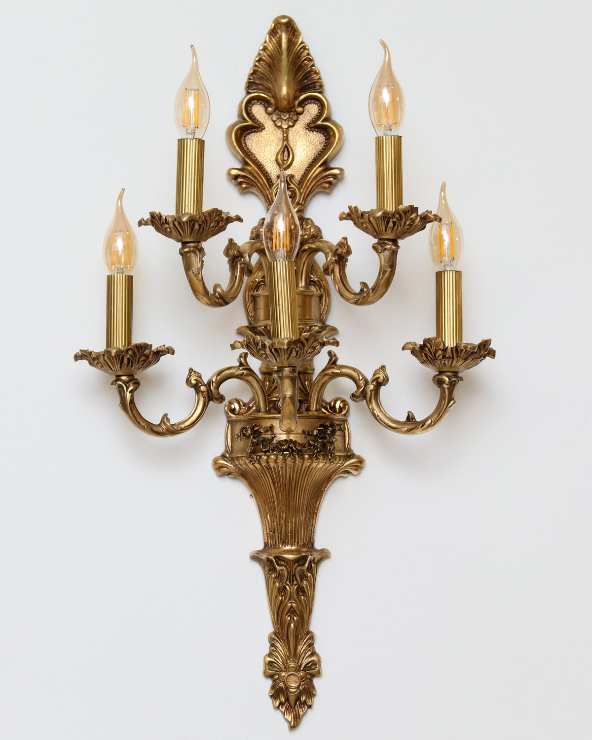 Applique murale en bronze à cinq lumières – Style château